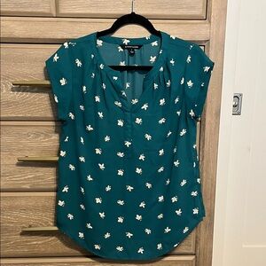 41 Hawthorn Teal Blouse with White Floral Design Size S